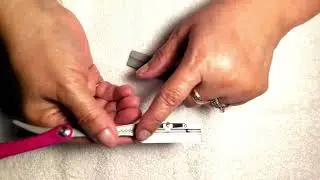 Removing the blade safely from your Feather Straight Razor