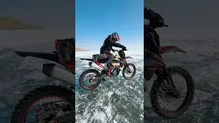 450cc on ice 💀🧊 #enduro #ice #wheelie