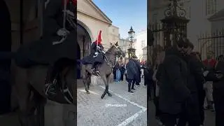 GUARD MASSIVE SHOUT AT TOURIST. #shortvideo  #london  #kingsguard
