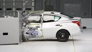 2014 Nissan Versa sedan driver-side small overlap IIHS crash test