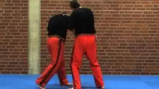 Kombatan Arnis waffenlos vs. waffenlos
