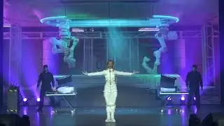 FUTURE SAWING illusion - performed by Sara
