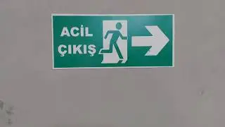 Acil &Ccedil;ıkış tabelası