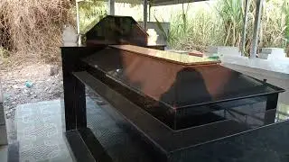 mộ đá hoa cương kim sa đẹp cho người đã khuất