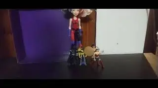Eddie Hill reviews DC superhero girls Harley Quinn and random Wonder woman action figures