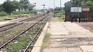 🚊41UP Crossing ❌ 28D At Pakaana Station| Railfanning At Gojra Station| 🚉
