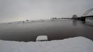 Deventer ijssel in de sneeuw