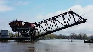 Oshkosh Baskuille bridge in action