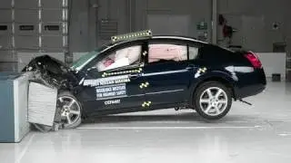 2004 Nissan Maxima moderate overlap IIHS crash test