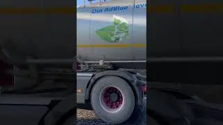 This Truck Rolling By Is Pure Road Therapy 😌