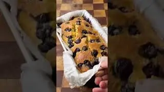 Plum-cake, yogurt e mirtilli, il dolce pi&ugrave; soffice e goloso per la colazione!