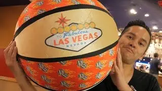 Carnival games and BIG claw machine wins at Circus Circus arcade!