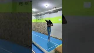 Parkour back full twist D leg twist D leg