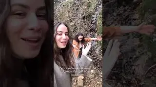 Taşacak Bu Deniz Gen&ccedil; Esme ve Emine Şifalı Su i&ccedil;ti / Naz Sayıner ve Seda Soysal