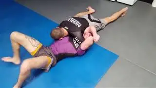 Chasing the neck (rolling): Anacondas, Guillotines and Darce Chokes (Lachlan Giles)