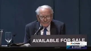 13 year old asks Warren Buffett about the U.S dollar losing its reserve currency status😮