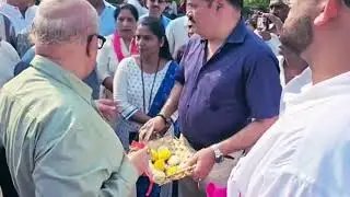 Mapusa councillor ask questions to PWD minister digambar kamat 