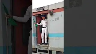 Train manager (guard)👨&zwj;💼 Motivation Status😍😇 #shorts#viral #bhartiya_rail#guard #indianrailway#ntpc