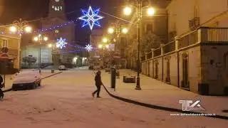 Adrano. Neve di notte