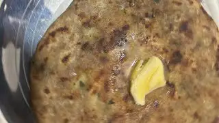 Aloo ka paratha ek nyi trick ke saath #alookaparatharecipe #alookaparatha #paratha #food #recipe