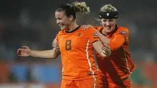 Amazing free kick Sherida Spitse against France
