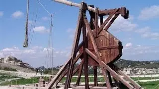 Mangonel destroys Trebuchet