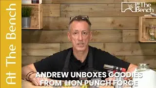 Эндрю Берри из At The Bench распаковывает коробку с подарками Lion Punch Forge &mdash; промокод ниже