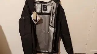 NIKE GORE-TEX INFINIUM jacket open box