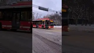 SL r&ouml;d buss Keolis hybrid och SL bl&aring; man lion&rsquo;s city A Keolis 4003 vid v&auml;sterbroplan #bus #stockholm