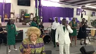 Min. Clayton Smith & The Mighty Wonders