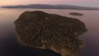 volando a la isla huemul 4k, se ve algo en el lago