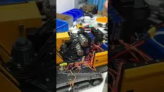 HOW TO ADD HYDRAULIC OIL TO THE METAL C395 EXCAVATOR (1/14 SCALE) EQUIPPED WITH A DUAL-PUMP SYSTEM?