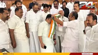 സഭയിൽ പുതുതന്ത്രവുമായി പ്രതിപക്ഷം, സ്വർണക്കൊള്ളയിൽ സഭാ കവാടത്തിൽ MLAമാരുടെ സത്യാഗ്രഹം