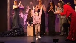 El baile flamenco de la niña japonesa Sui en Corral de la Morería