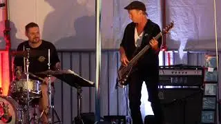 Jessica Born & Band, feat. Ali Neander - 