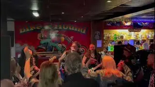 Iron Mayhem - Run to the Hills (Iron Maiden cover) - Live at the Bike'N'Hound in Hyde