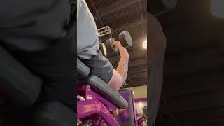 Flat bench dumbbell presses 💪 sweat dripping, chest on fire. Pure work, no shortcuts.