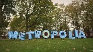 GALERIA METROPOLIA - biegające literki (akcja ambientowa)
