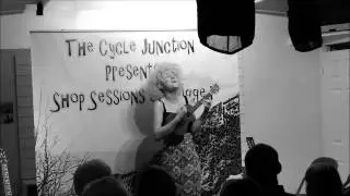 Fiona Bevan Slo Mo Tiger Glo Live at The Shop Sessions