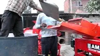 Amar Multicrop thresher_maize.AVI