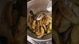 🤤 Avarakkai Kathirikai Curry 🌿🍆 | அவரைக்காய் குளம்பு 😋 #youtubeshorts #shorts #shortsfeed #ytshorts