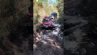 Mitsubishi Montero/Pajero/Shogun Gen 1 working the mud.