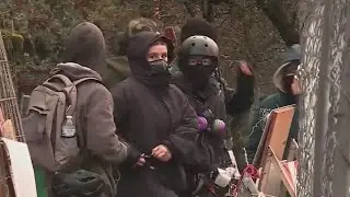 'Long arms, Glocks, 300 people': Red House is heavily armed