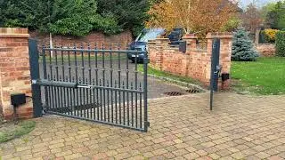 Swing gates opening