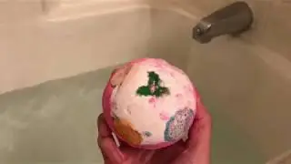 Lush Luxury Lush Pud Bath Bomb Demo