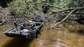 TINY BOAT. Flat bottom Alumicraft JON BOAT.