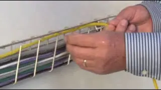 So montieren Sie Kabel in die Kabelrinne f&uuml;r eine Lage