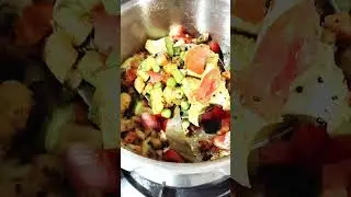 Pressure Cooker Veg Pulao 🍚 | Quick Cooking Clip #Shorts #ytshorts #food #recipe