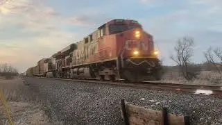 CN 2252(GE-ES44DC) & CN 3122(GE-ET44AC) lead a SB Mixed Manifest south on the Waukesha Sub!!