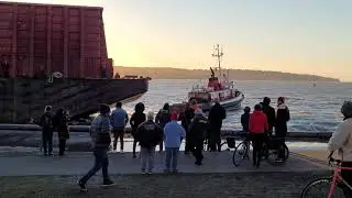 Failed - Attempted to pull out the barge stuck on English Bay Beach | Vancouver Canada